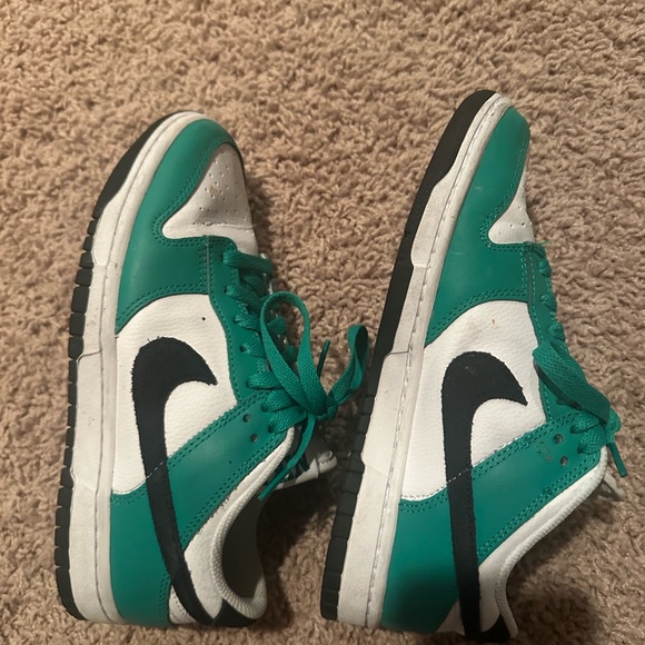 Nike Womens Green Dunk Low - Picture 5 of 6